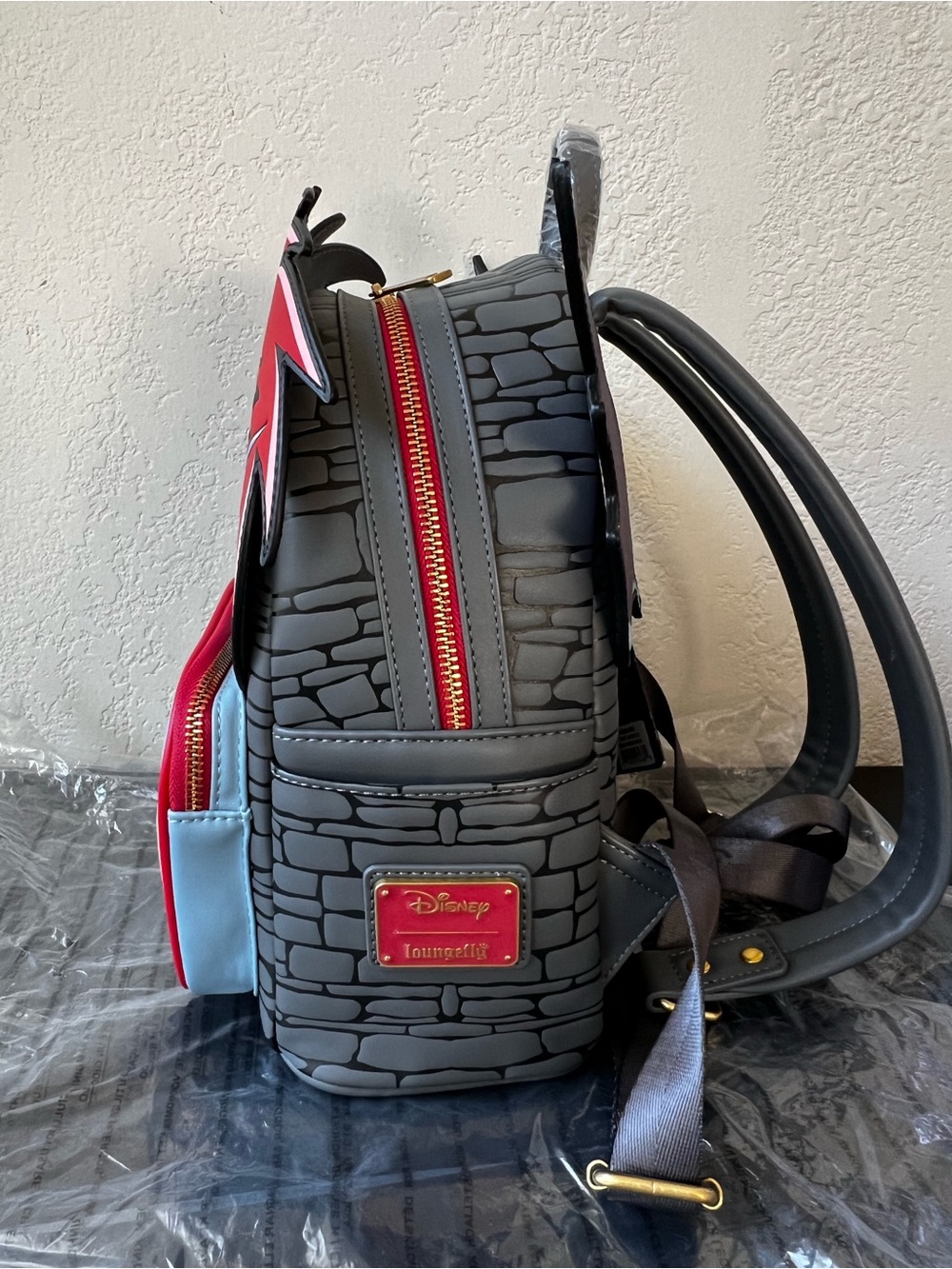 Loungefly Disney Gargoyles Demona Cosplay Mini Backpack - NWT - Picture 2 of 9